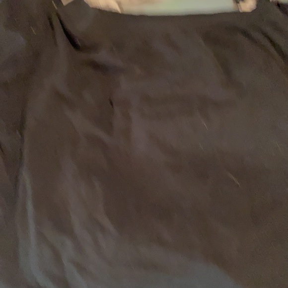 A black pink Sweatshirt was zipper - Picture 4 of 4